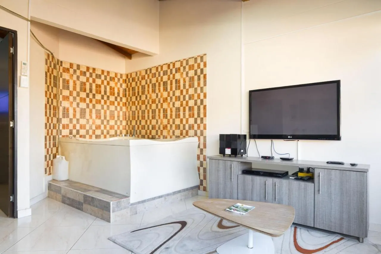 Poblado Brownstone Apartment Medellin
